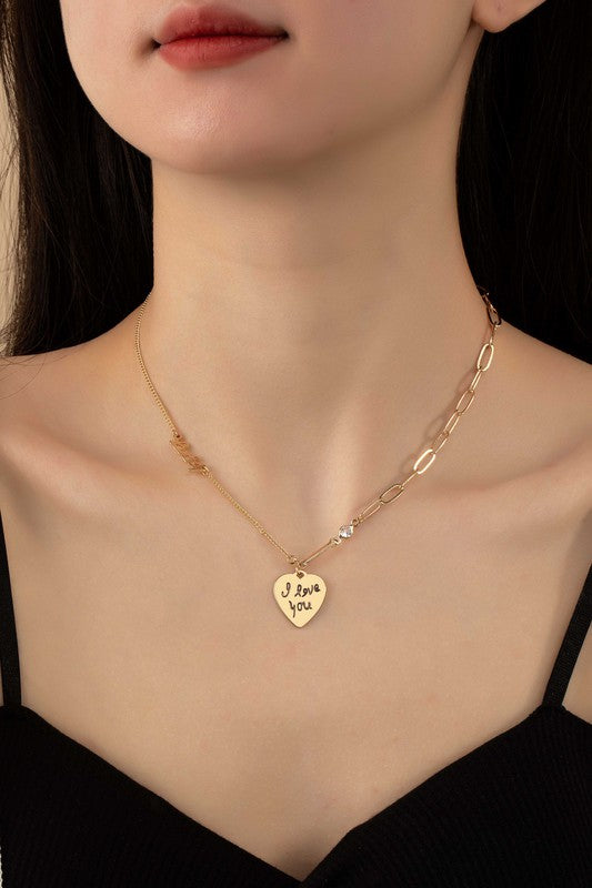 Asymmetric delicate necklace with heart pendant